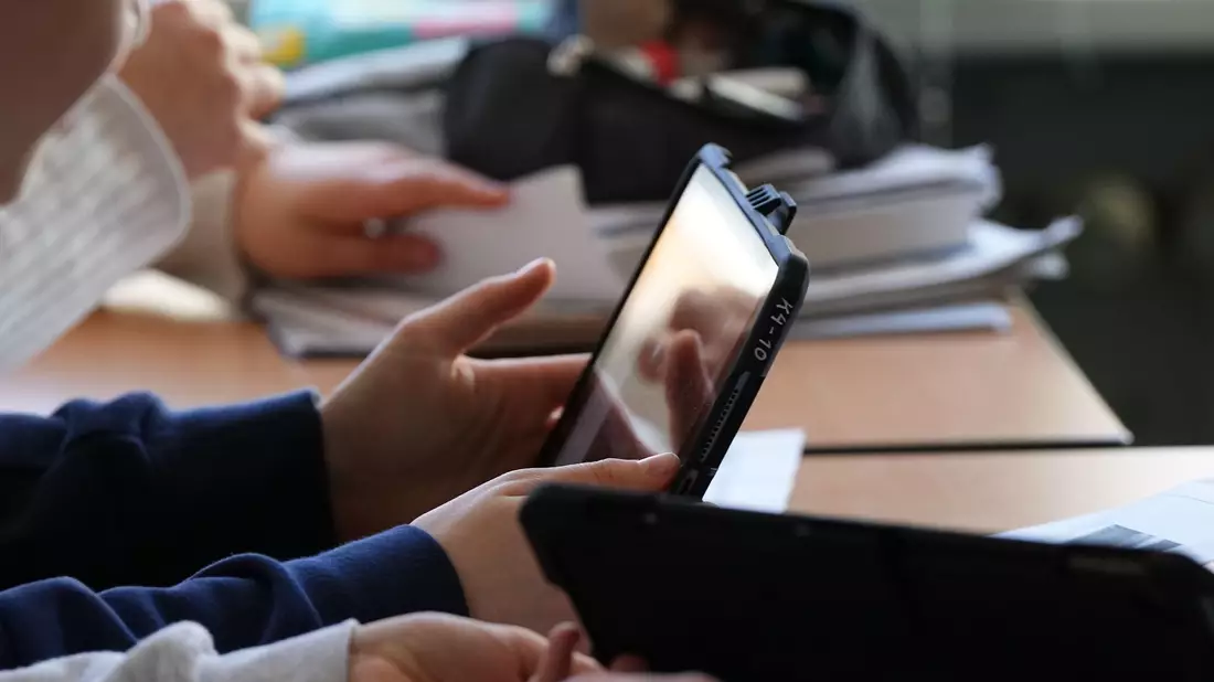 Tablets im Klassenzimmer sind schon recht verbreitet. - Bild: Soeren Stache/dpa