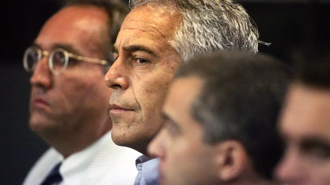 In Zusammenhang mit Missbrauchsvorwürfen gegen Jeffrey Epstein wurden neue Dokumente veröffentlicht. - Bild: Uma Sanghvi/The Palm Beach Post/AP/dpa