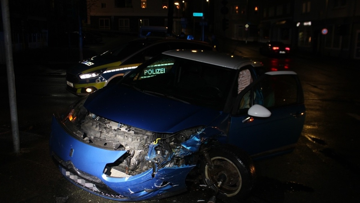 POL-HA: 20-jähriger Hagener bei Verkehrsunfall in Hohenlimburg leicht verletzt - Foto: presseportal.de