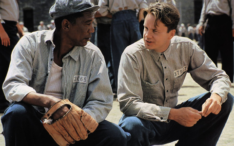 Morgan Freeman und Tim Robbins in «Die Verurteilten». In den Top 250 der IMDb belegt der Film seit 2008 den ersten Platz. - Foto: United Archives/Impress/dpa