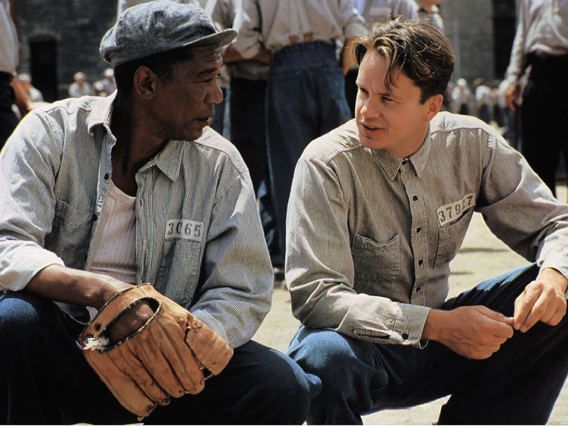 Morgan Freeman und Tim Robbins in «Die Verurteilten». In den Top 250 der IMDb belegt der Film seit 2008 den ersten Platz. - Foto: United Archives/Impress/dpa