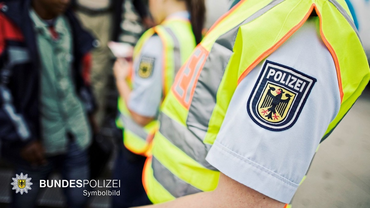 Bundespolizeidirektion München: Schlafender wird aggressiv / 27-Jähriger wird nach Aufwecken angegriffen und leicht verletzt - Foto: presseportal.de