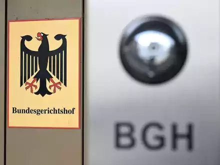 Laut BGH hatte ein Mitglied der mutmaßlichen «Reichsbürger»-Gruppe Kontakt mit einem ehemaligen Offizier der NVA zwecks Materialbeschaffung. - Foto: Uli Deck/dpa