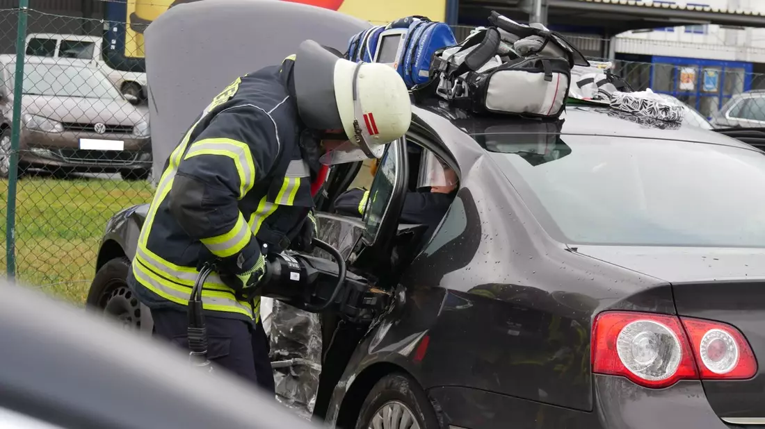 FW Celle: Verkehrsunfall mit eingeschlossener Person - Bild: presseportal.de