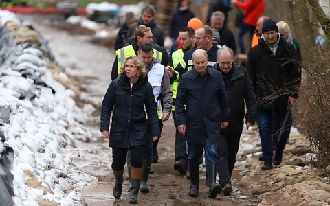 Steffi Lemke, Olaf Scholz, Reiner Haseloff besuchen Hochwasser-Helfer am 04.01.2024 - Foto: über dts Nachrichtenagentur