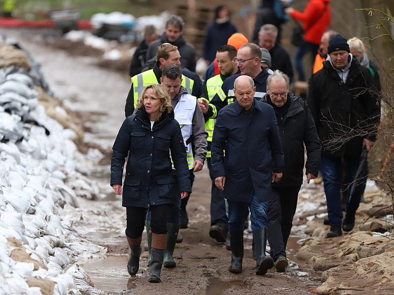 Steffi Lemke, Olaf Scholz, Reiner Haseloff besuchen Hochwasser-Helfer am 04.01.2024 - Foto: über dts Nachrichtenagentur