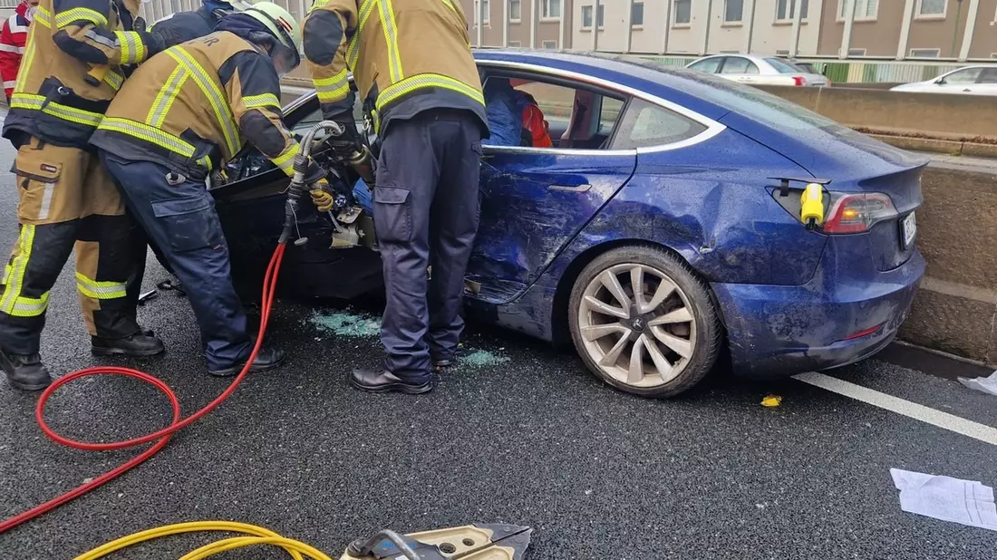 FW-E: Technische Rettung nach Verkehrsunfall - eine verletzte Person - Bild: presseportal.de