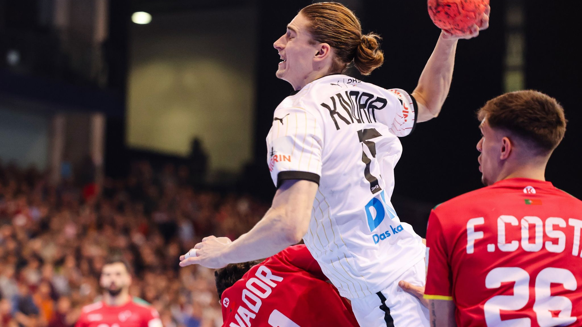 Torhüter Andreas Wolff (M) sicherte dem DHB-Team gegen Portugal den Sieg. - Foto: Frank Molter/dpa