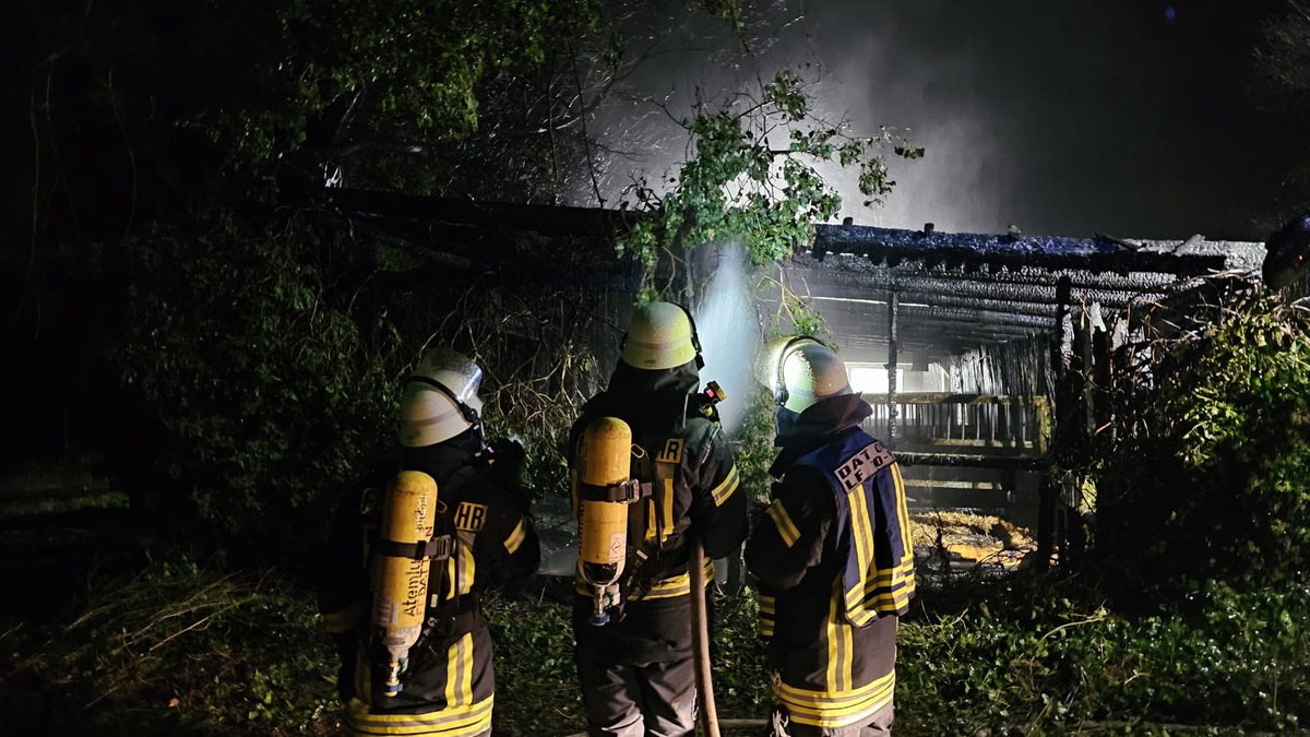 FW Datteln: Brennender Pferdestall sorgt für nächtlichen Einsatz - Foto: presseportal.de
