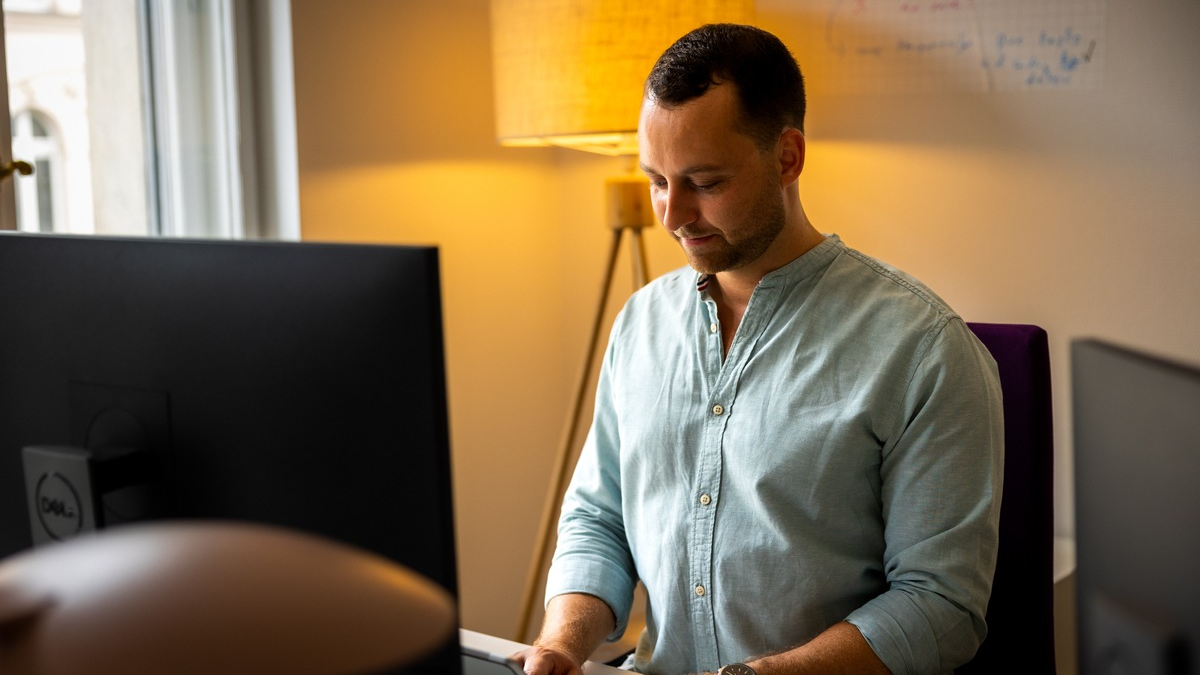 Wettbewerbsdruck in der B2B-Branche - Maximilian Karpf verrät, wie sich Unternehmen von der Konkurrenz abheben - Foto: presseportal.de