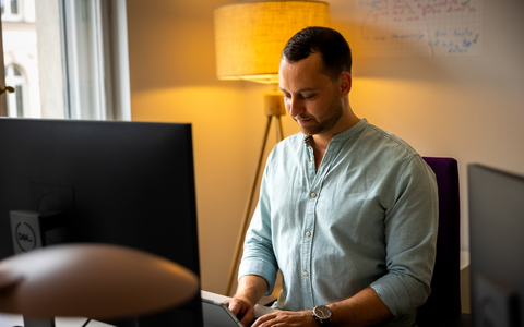Wettbewerbsdruck in der B2B-Branche - Maximilian Karpf verrät, wie sich Unternehmen von der Konkurrenz abheben - Foto: presseportal.de