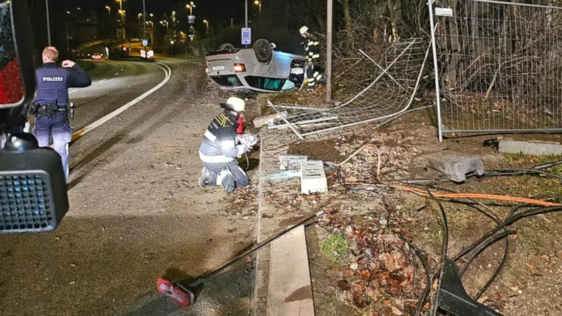 FW-M: Unfall mit Überschlag (Mittersendling) - Bild: presseportal.de
