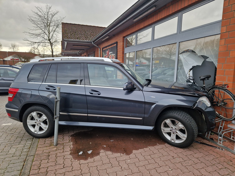 POL-ROW: ++ Einbruchserie am Eurostrand ++ SUV fährt in Einkaufsmarkt - 86-jährige Frau verletzt ++ Infotafel der Gemeinde beschädigt - Polizei bittet um Hinweise ++ - Foto: presseportal.de