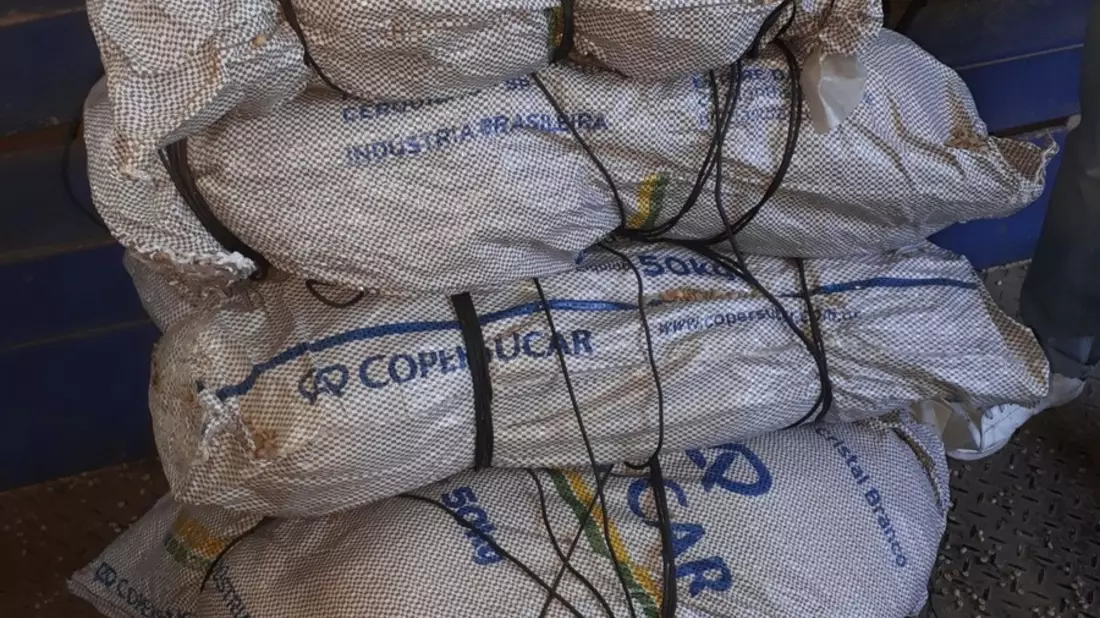 ZOLL-H: Zollfahndungsamt Hannover stellt 142 Kilogramm Kokain in Kaffeecontainer in Bremen sicher - Bild: presseportal.de