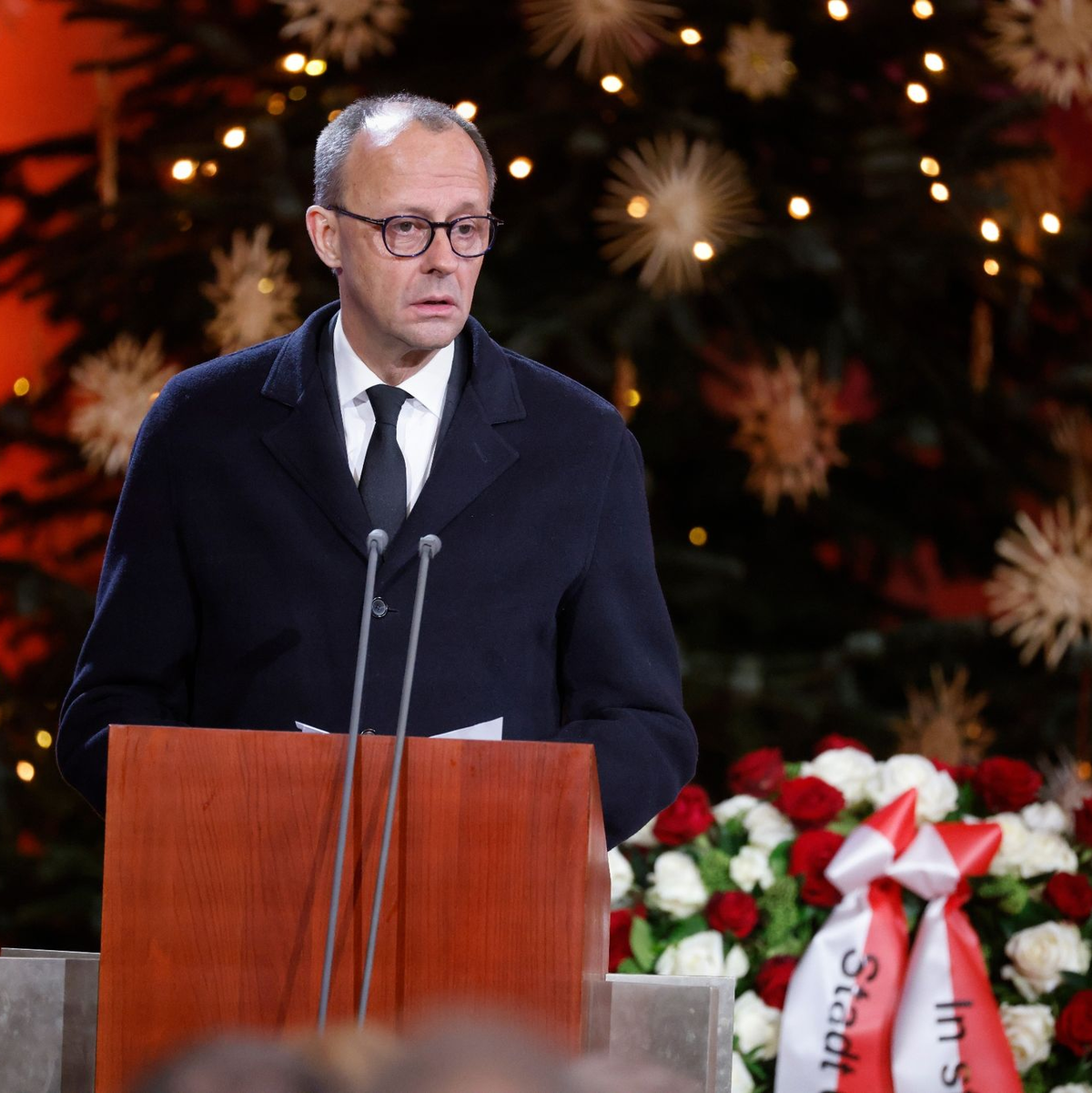 CDU-Chef Friedrich Merz würdigte Schäubles Lebensleistung. - Foto: Philipp von Ditfurth/dpa