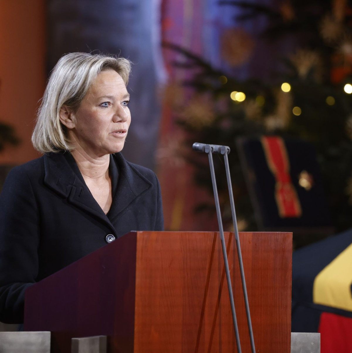 Schäubles älteste Tochter Christine Strobl spricht bei der Trauerfeier ihres Vaters. - Foto: Philipp von Ditfurth/dpa