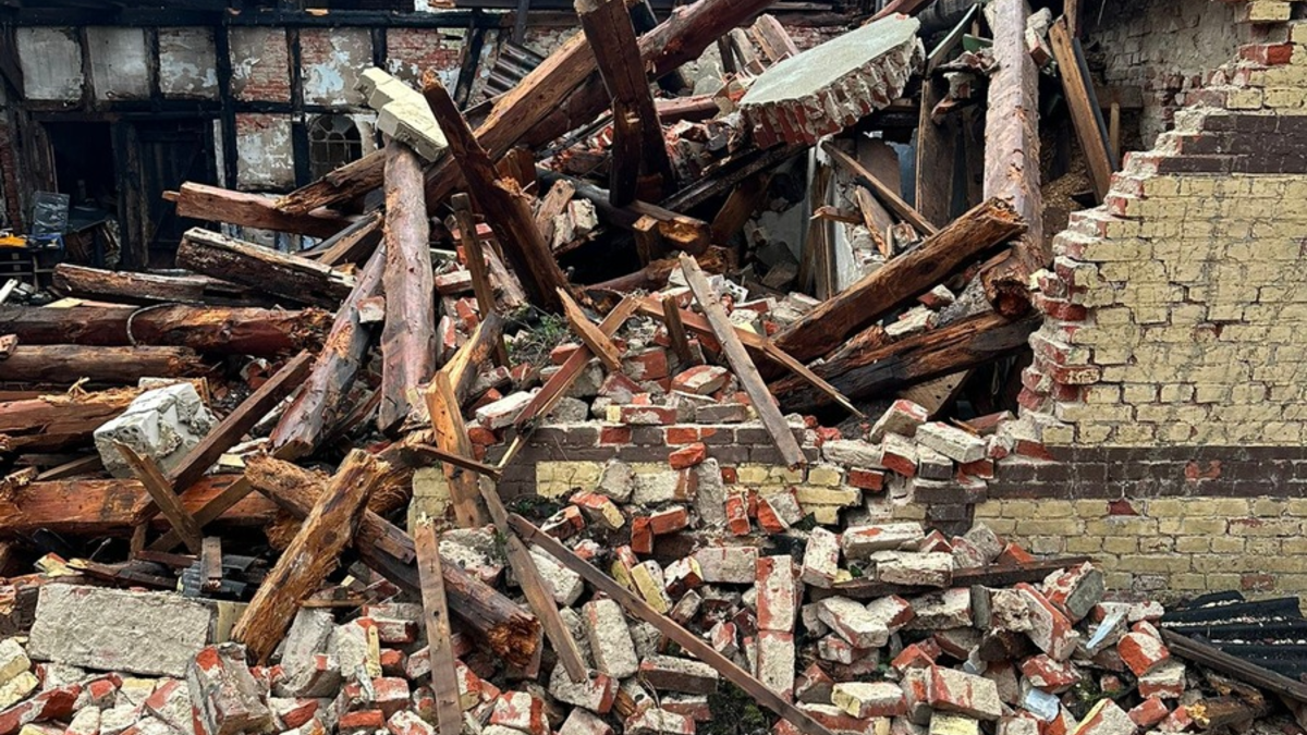 FFW Schiffdorf: Scheunenbrand Neujahrsmorgen: Erneut muss die Feuerwehr anrücken - Foto: presseportal.de