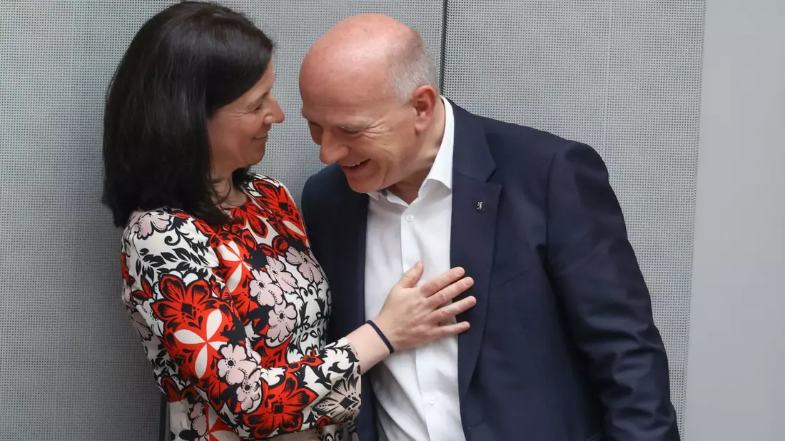 Sind ein Paar: Berlins Regierender Bürgermeister Kai Wegner und Bildungssenatorin Katharina Günther-Wünsch. - Bild: Joerg Carstensen/dpa