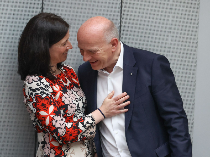 Sind ein Paar: Bildungssenatorin Katharina Günther-Wünsch und Berlins Regierender Bürgermeister Kai Wegner. - Foto: Joerg Carstensen/dpa