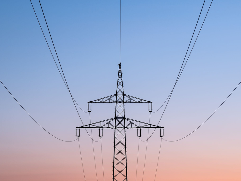 Über Netzentgelte wird unter anderem der teure Ausbau der Stromnetze finanziert. (Archivbild) - Foto: Silas Stein/dpa