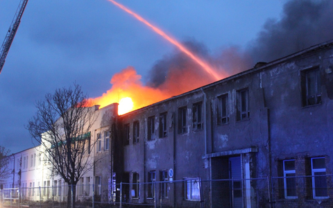 FW LK Leipzig: Dachstuhlbrand im ehemaligen Produktionsgebäudes des VEB Sachsenpelz - Naunhof - Foto: presseportal.de