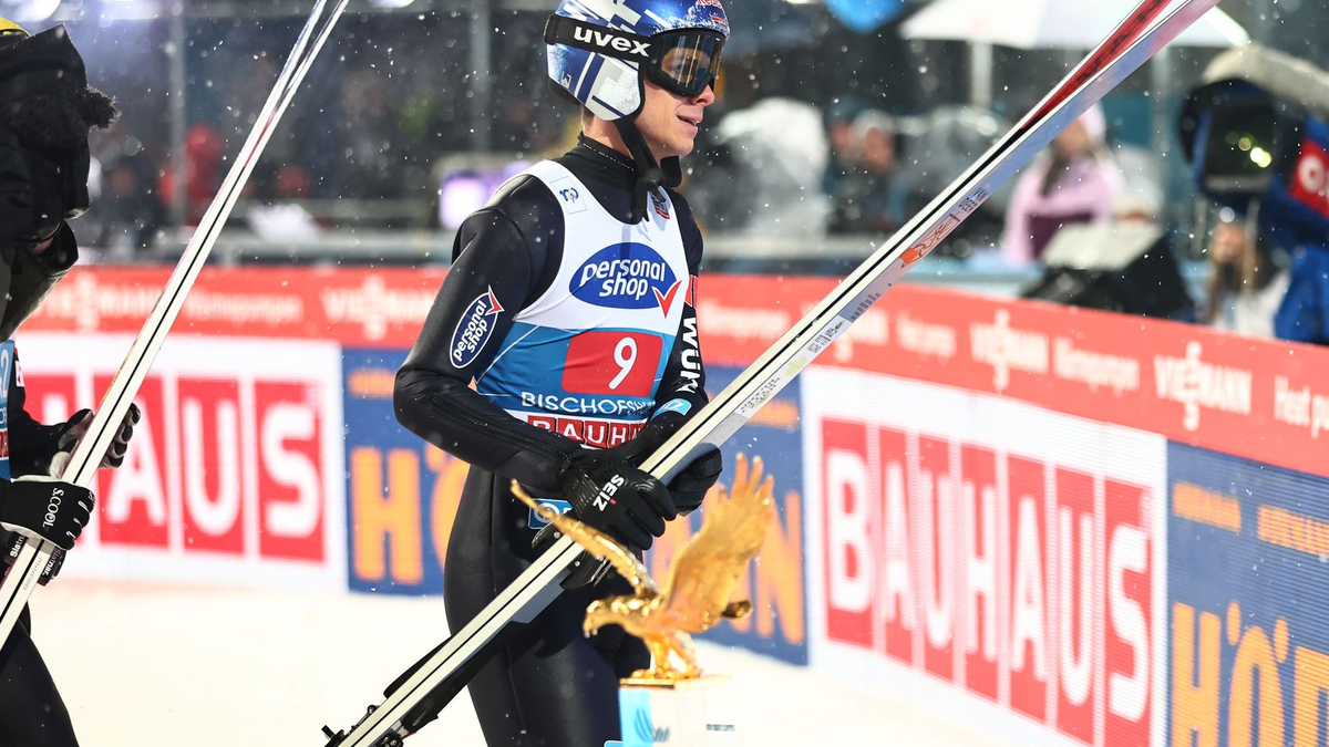 Der Deutsche Andreas Wellinger im Zielbereich. - Foto: Daniel Karmann/dpa
