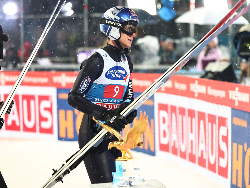 Der Deutsche Andreas Wellinger im Zielbereich. - Foto: Daniel Karmann/dpa