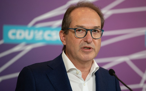 «Diese Wahlrechtsmanipulation muss gestoppt werden»: Alexander Dobrindt. - Foto: Kilian Genius/dpa