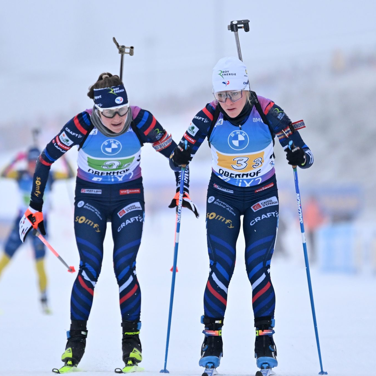 Das französische Team um Justine Braisaz-Bouchet (l) gewann die Staffel in Oberhof. - Foto: Martin Schutt/dpa