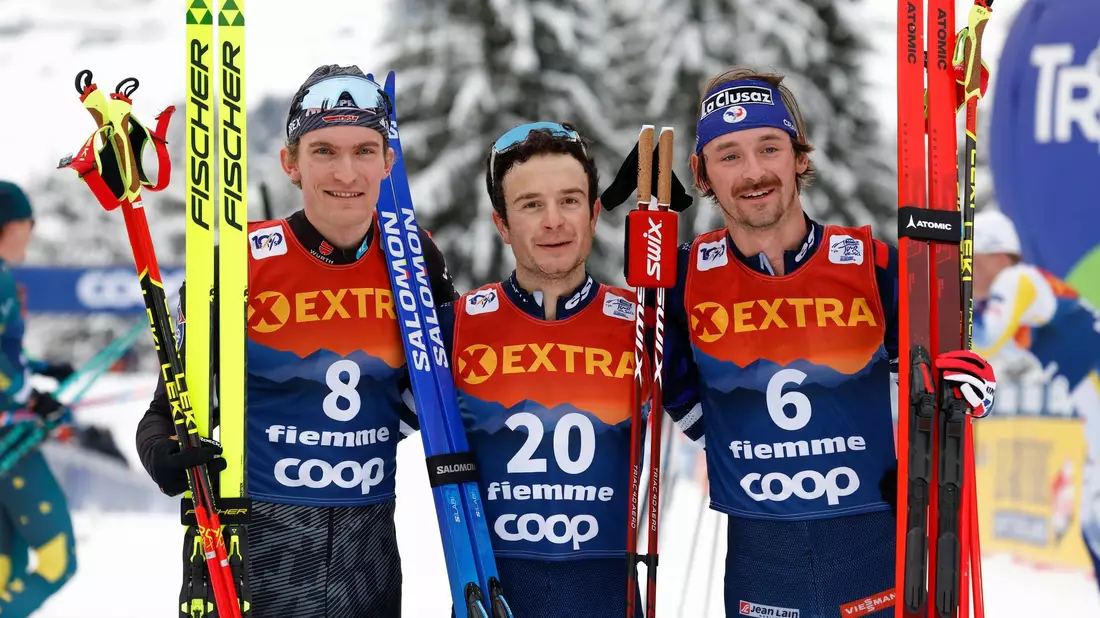 Friedrich Moch (l) hat es auf das Podest der prestigesträchtigen Tour de Ski geschafft. - Bild: Alessandro Trovati/AP/dpa