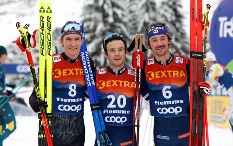 Friedrich Moch (l) hat es auf das Podest der prestigesträchtigen Tour de Ski geschafft. - Foto: Alessandro Trovati/AP/dpa