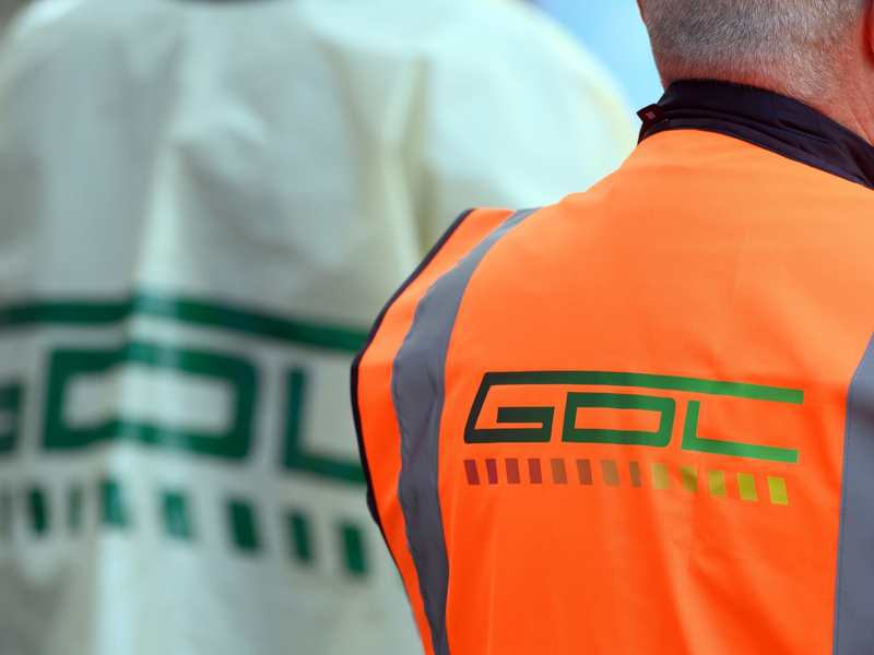 GDL-Mitglieder während einer Kundegebung: Bisher gibt es keine Einigung im Tarifkonflikt mit der Deutschen Bahn. - Foto: Soeren Stache/dpa