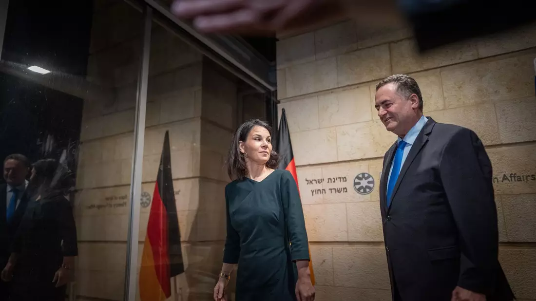 Außenministerin Annalena Baerbock ist in Jerusalem mit ihrem neuen israelischen Amtskollegen Israel Katz zusammengetroffen. - Bild: Michael Kappeler/dpa