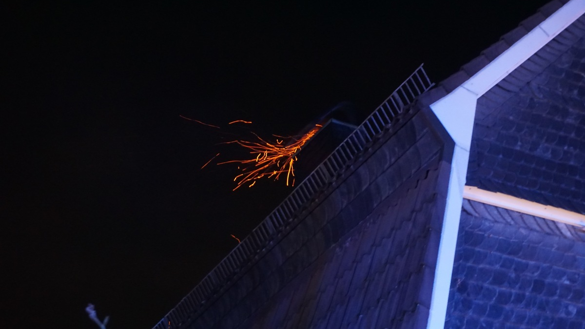 FW Ratingen: Kaminbrand - Foto: presseportal.de