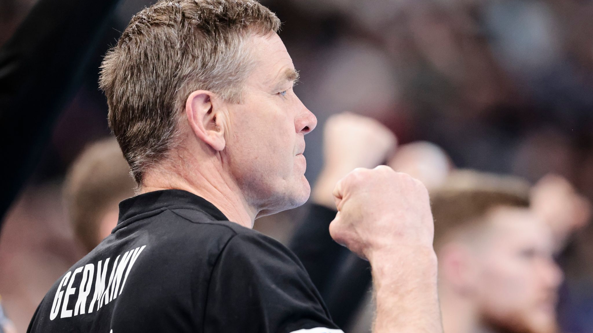 Die deutschen Handballer um Bundestrainer Alfred Gislason möchten bei der ersten Heim-EM eine Medaille gewinnen. - Foto: Frank Molter/dpa