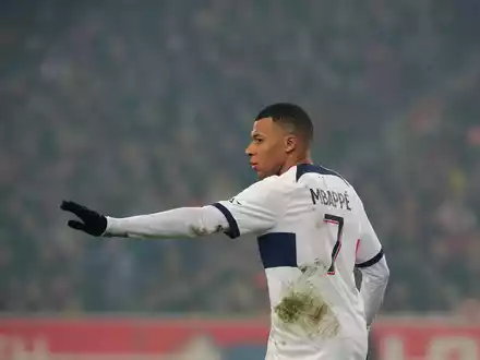Es gibt weiter Spekulationen um PSG-Star Kylian Mbappé. - Foto: Michel Spingler/AP/dpa