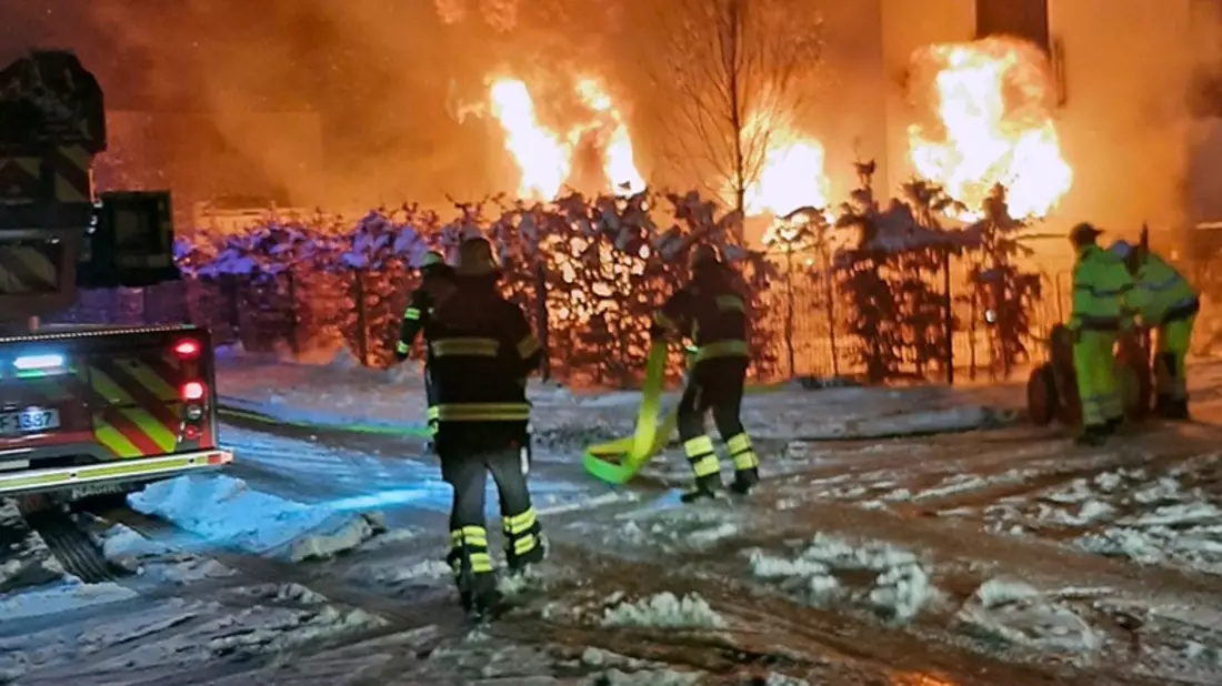 FW-M: Einfamilienhaus nach Brand unbewohnbar (Mittersendling) - Bild: presseportal.de