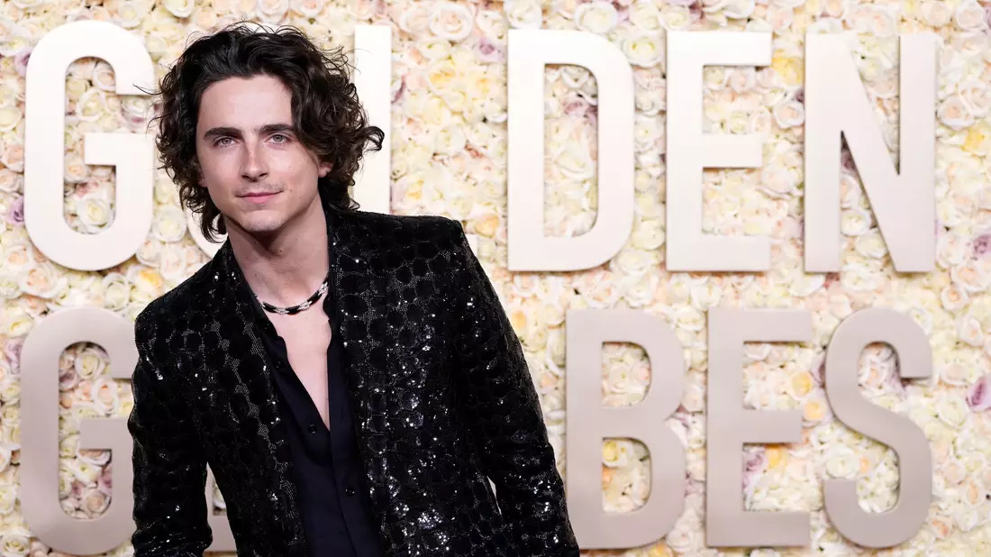 Timothée Chalamet zog bei der Verleihung der Golden Globes alle Blicke auf sich. - Bild: Jordan Strauss/Invision/AP/dpa