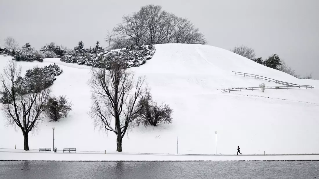 In München liegt Schnee. - Bild: Sven Hoppe/dpa