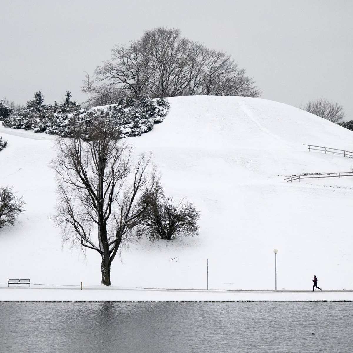 Dass wir frieren, hat mit verschiedenen Faktoren zu tun – darunter unserer Muskelmasse und unserem Nervensystem. - Foto: Sven Hoppe/dpa
