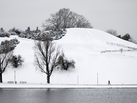 In München liegt Schnee. - Foto: Sven Hoppe/dpa