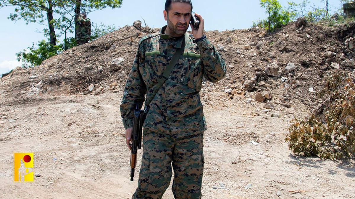 Bei einem Angriff auf sein Auto im Südlibanon getötet: Hisbollah-Kommandeuer Wissam al-Tauil. - Foto: Hezbollah Military Media/AP/dpa