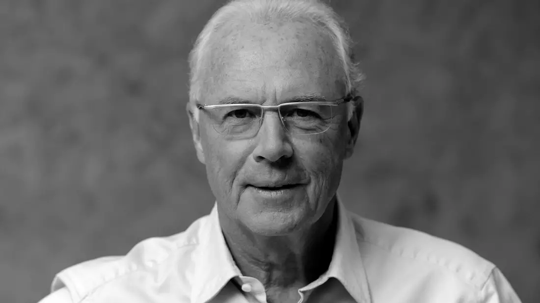 Er war eine der prägendsten Persönlichkeiten des Fußballs weltweit: Franz Beckenbauer. - Bild: Tobias Hase/dpa