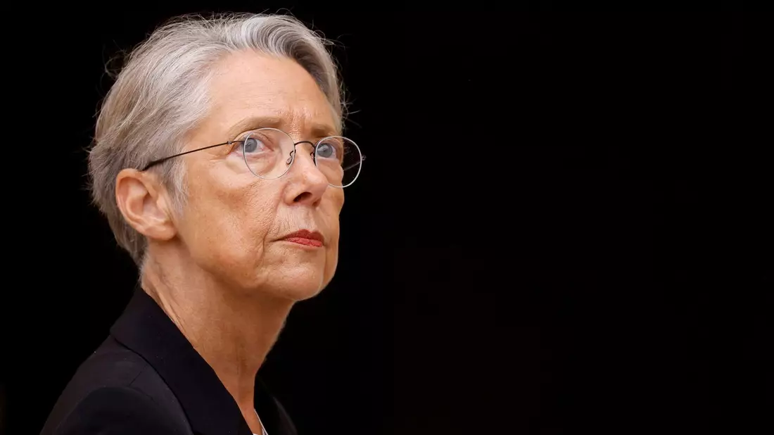 Ihr Posten muss nun neu bestzt werden: Ministerpräsidentin Élisabeth Borne. - Bild: Christian Hartmann/Reuters/AP/dpa