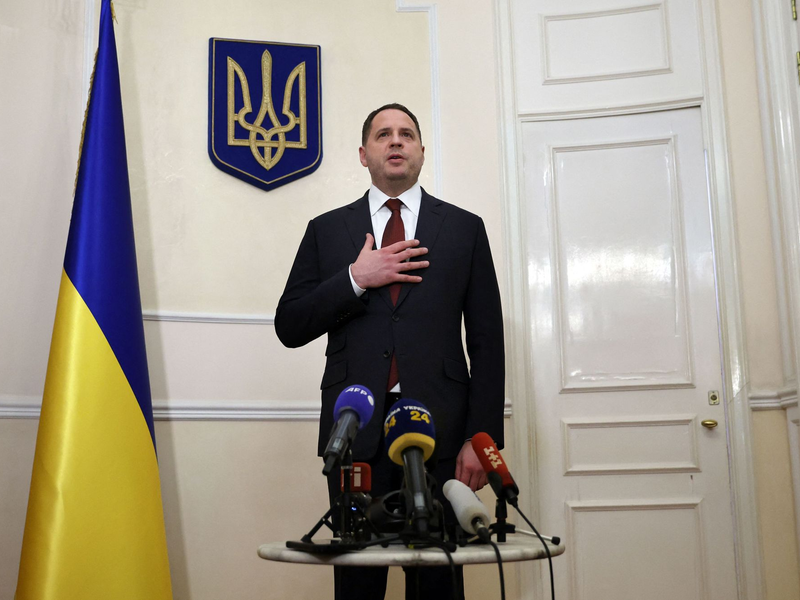 Wirft Moskau systematische Deportation und Umsiedlung ukrainischer Kinder vor: Andrij Jermak. - Foto: Thomas Coex/AFP/dpa