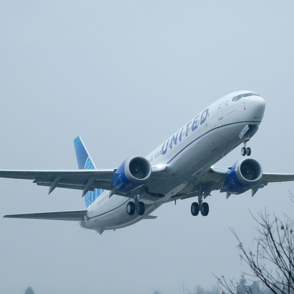 Bei Inspektionen von Flugzeugen des Typs Boeing 737 Max 9 hat die US-Fluggesellschaft United Airlines lose Schrauben an dem Rumpf-Bauteil gefunden (Archivbild). - Foto: Ted S. Warren/AP/dpa