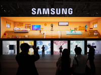 Samsung will seine Fernseher zum Herzstück im vernetzten Zuhause machen (Archivbild). - Foto: Sebastian Christoph Gollnow/dpa