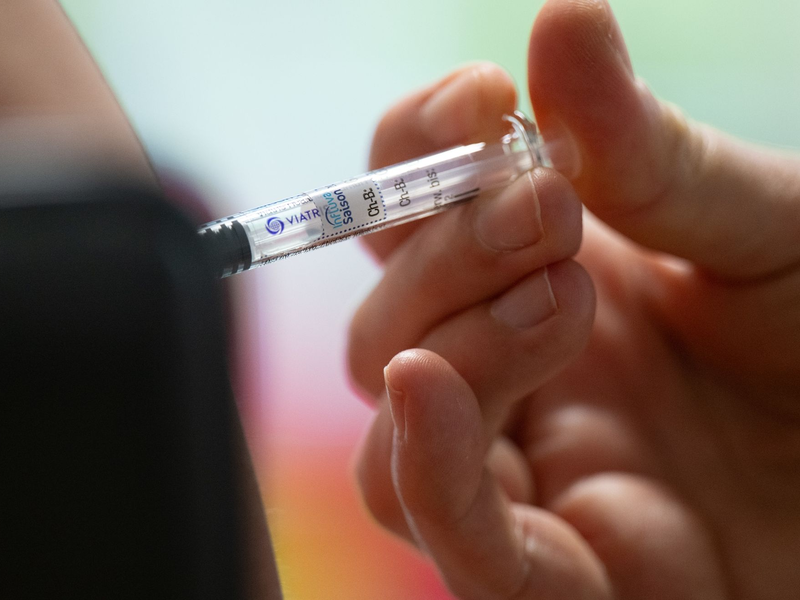 Der Verbandspräsident der Kinderärzte rechnet mit einer massiven Grippewelle. - Foto: Robert Michael/dpa