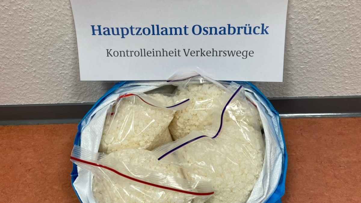 HZA-OS: Osnabrücker Zoll stellt mehr als 10 Kilogramm 2-CMC sicher - Foto: presseportal.de