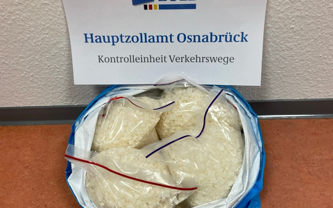 HZA-OS: Osnabrücker Zoll stellt mehr als 10 Kilogramm 2-CMC sicher - Foto: presseportal.de